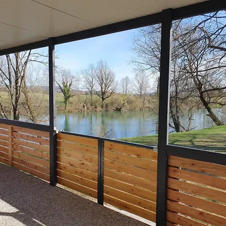 Gm House, Mobile House Near Kolpa River Metlika