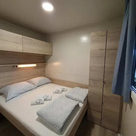 Gm House, Mobile House Near Kolpa River Vakantiehuis Metlika