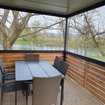 Gm House, Mobile House Near Kolpa River בית נופש *