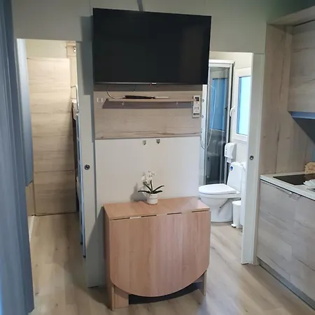 Gm House, Mobile House Near Kolpa River בית נופש *