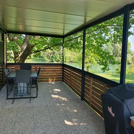 Gm House, Mobile House Near Kolpa River בית נופש *