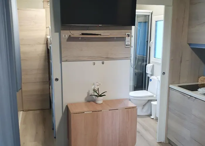 Gm House, Mobile House Near Kolpa River بيت للعطل *