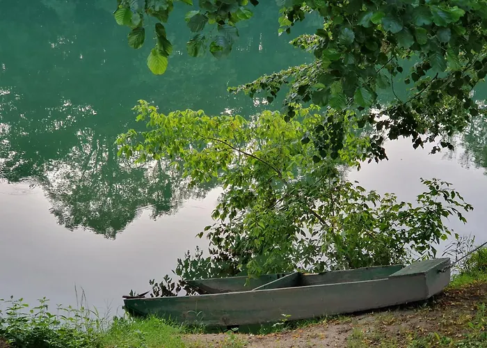 Gm House, Mobile House Near Kolpa River متليكا